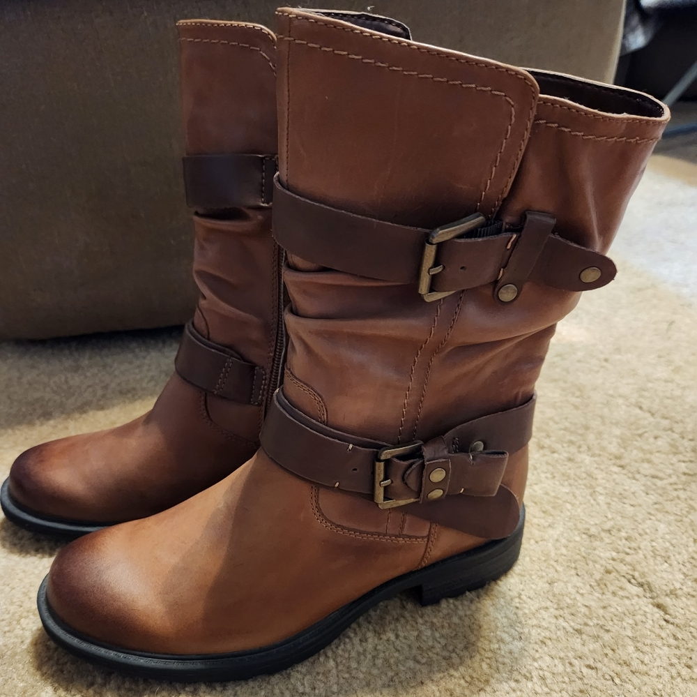 New!!  Earth Everwood Leather boots.